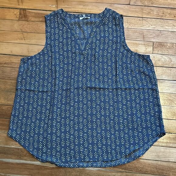 Maurice’s Women’s Blue and White Patterned Sleeveless Blouse Size 1X - Picture 1 of 7